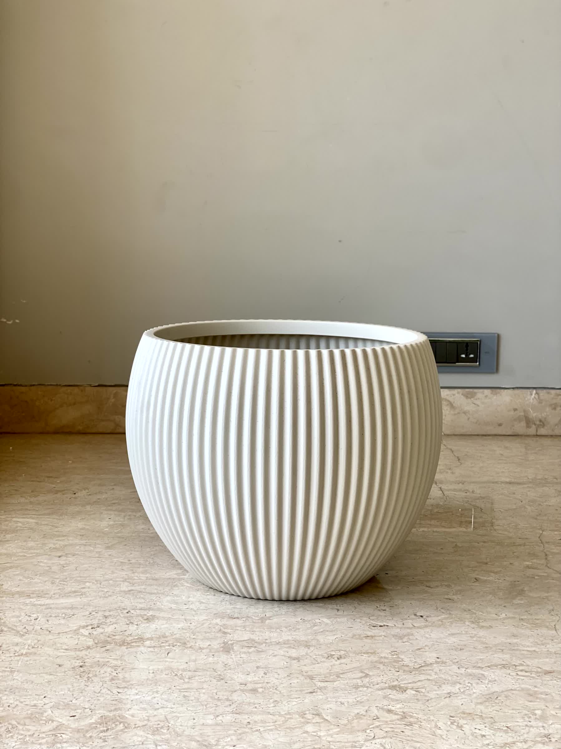 Vellora Planters - Ivory