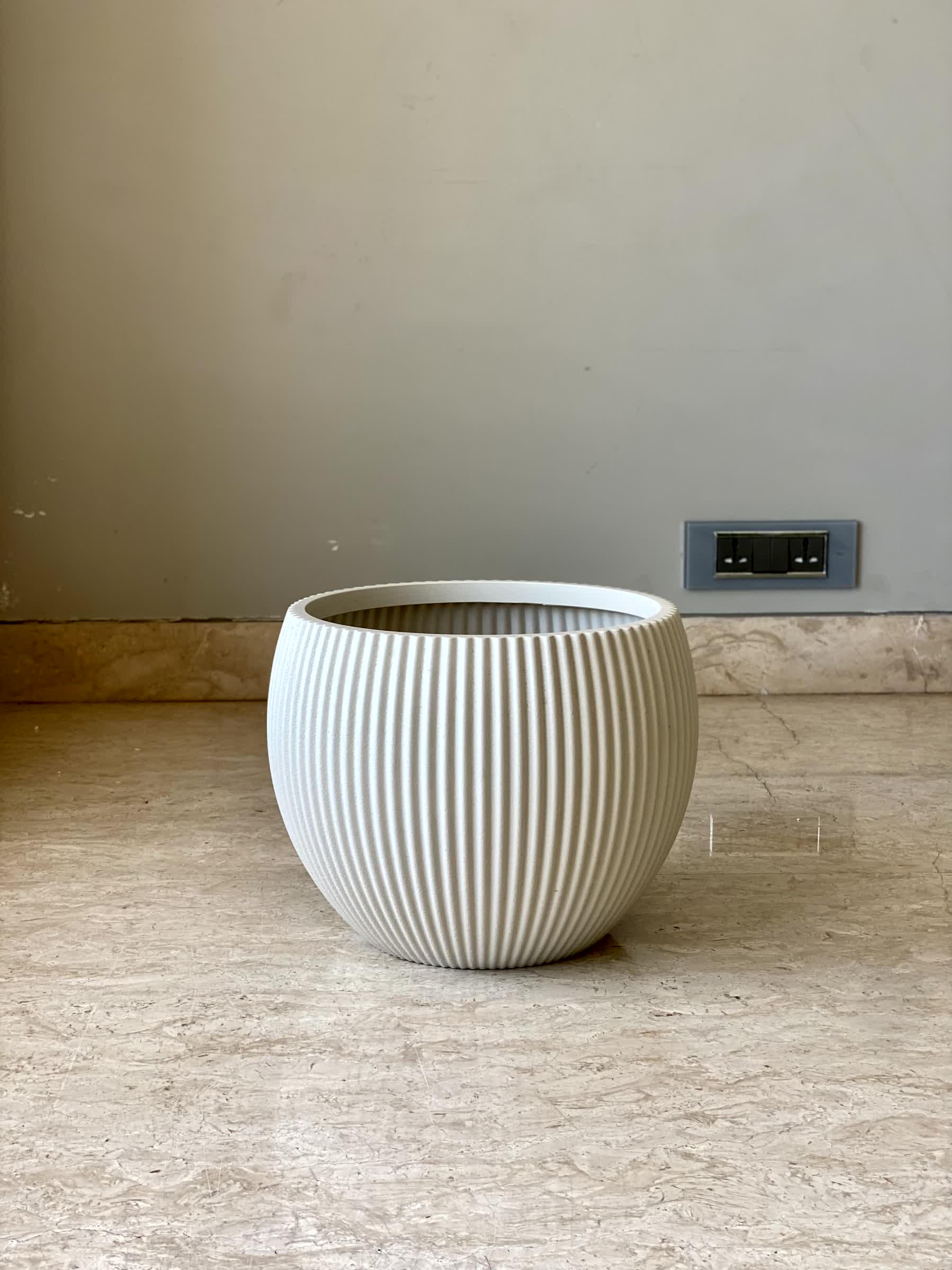 Vellora Planters - Ivory