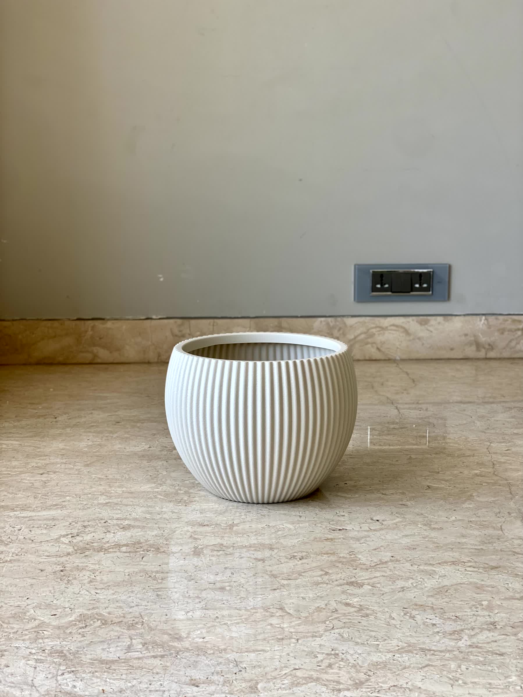 Vellora Planters - Ivory