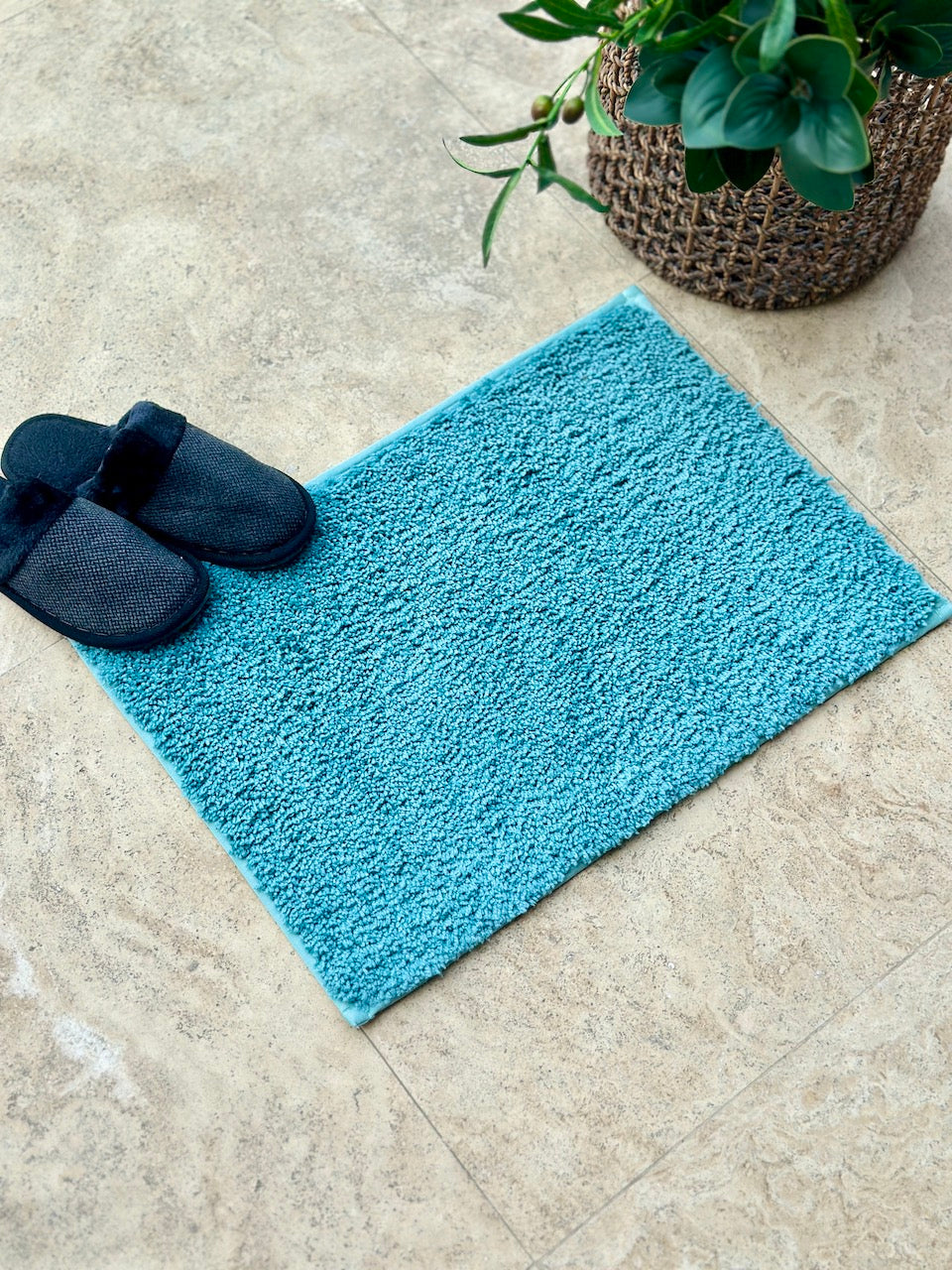 Aqua on sale bathroom rugs