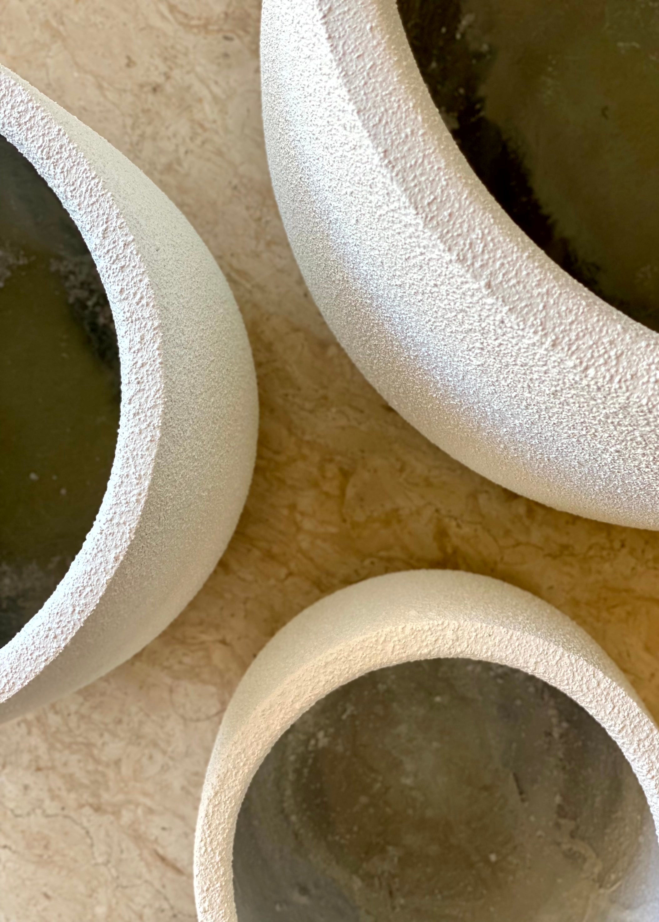 Noa Round Planters - White