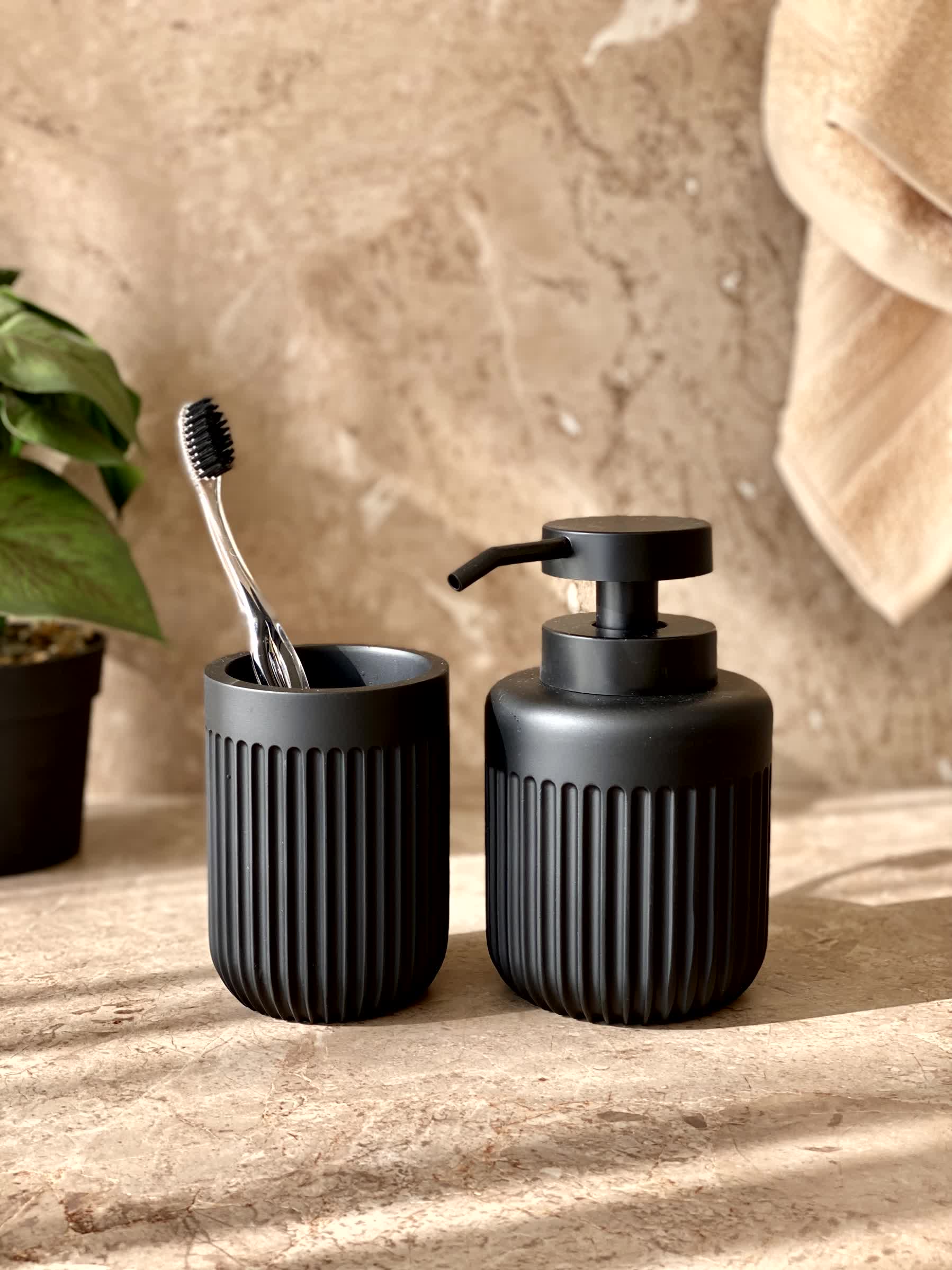 Ripple Bathroom Set - Black (Set of 2)