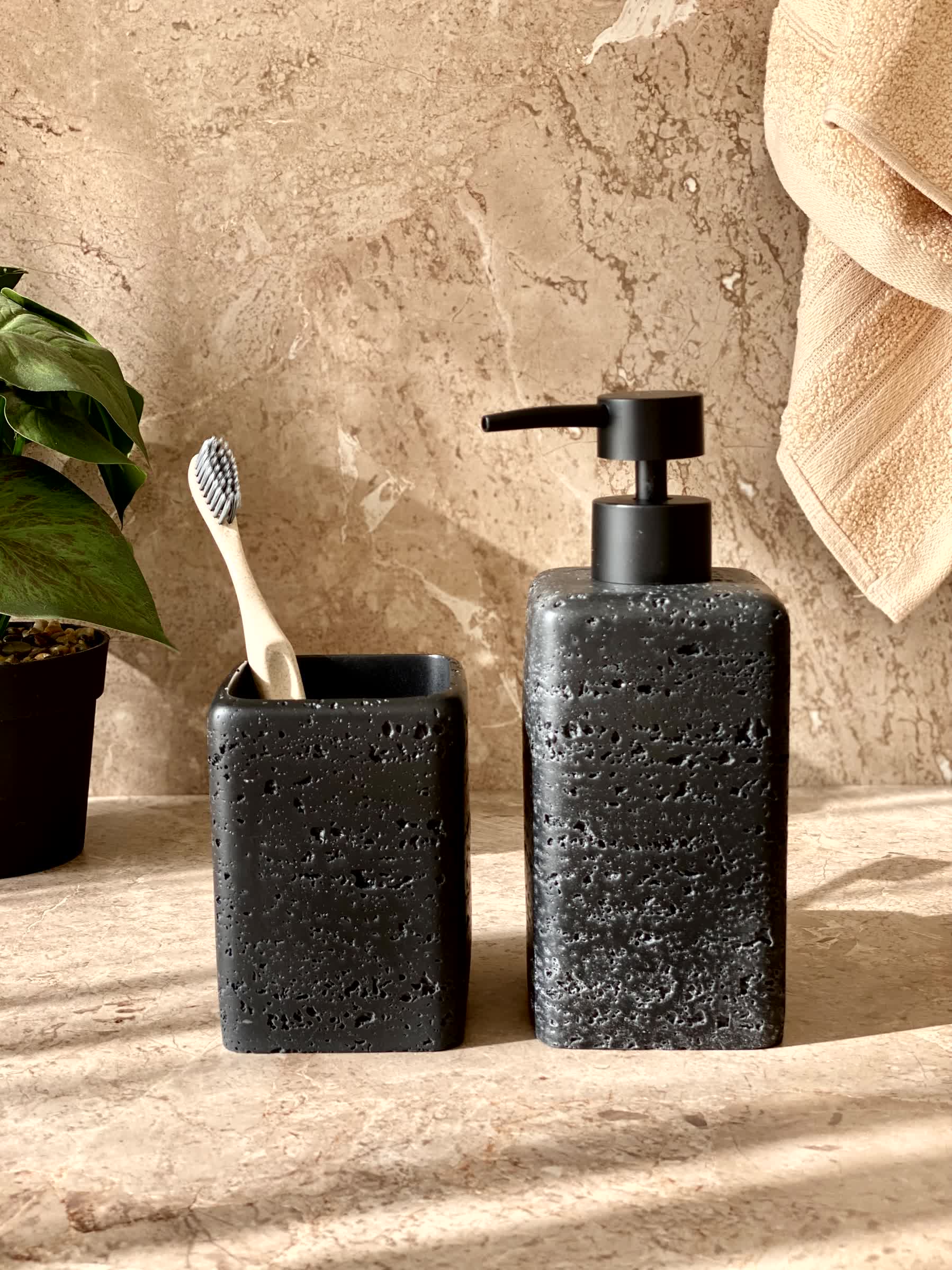 Lasa Bathroom Set - Black (Set of 2)