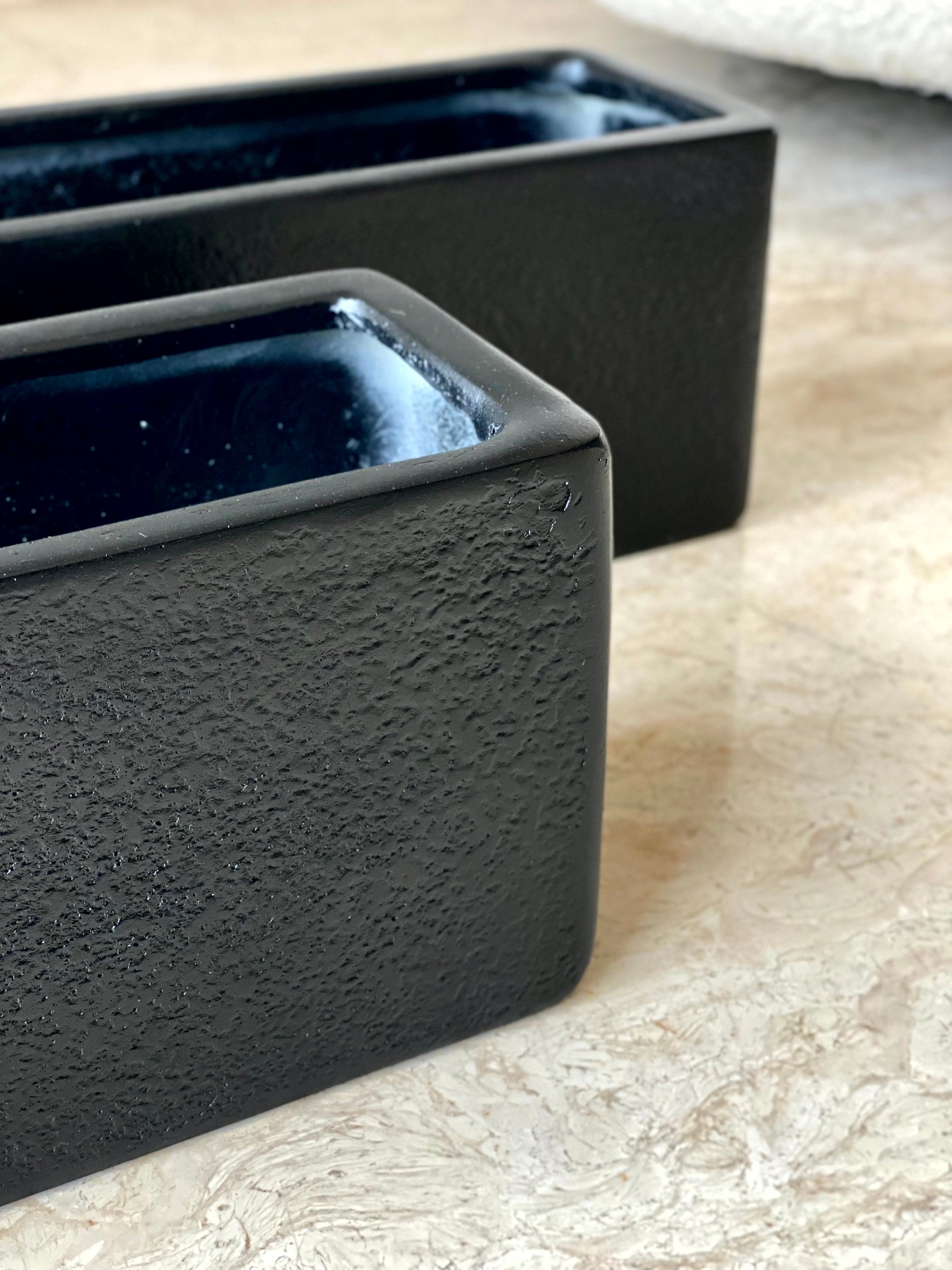 Kuro Horizon Planters - Black