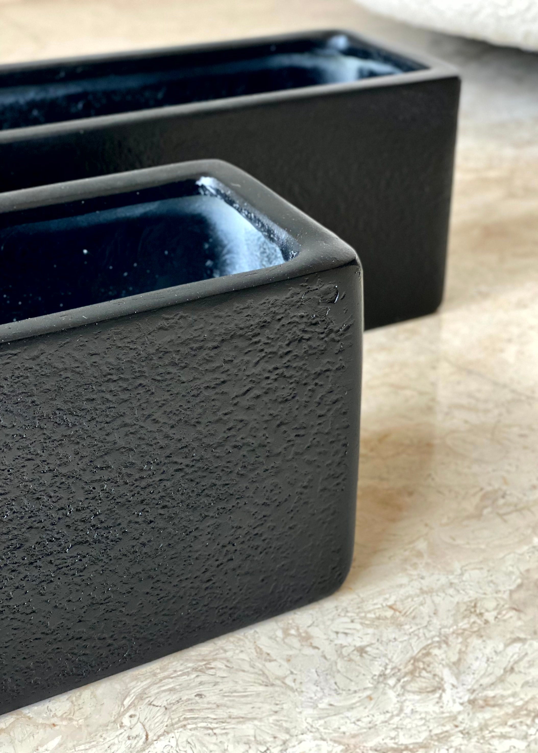Kuro Horizon Planters - Black
