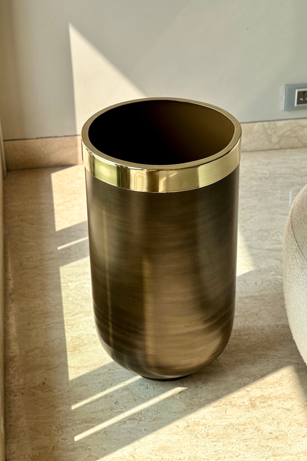 Minsk Planters - Antique Brown