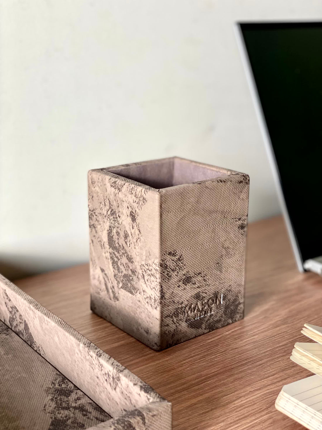 Indo Mocha Pen And Tray Set