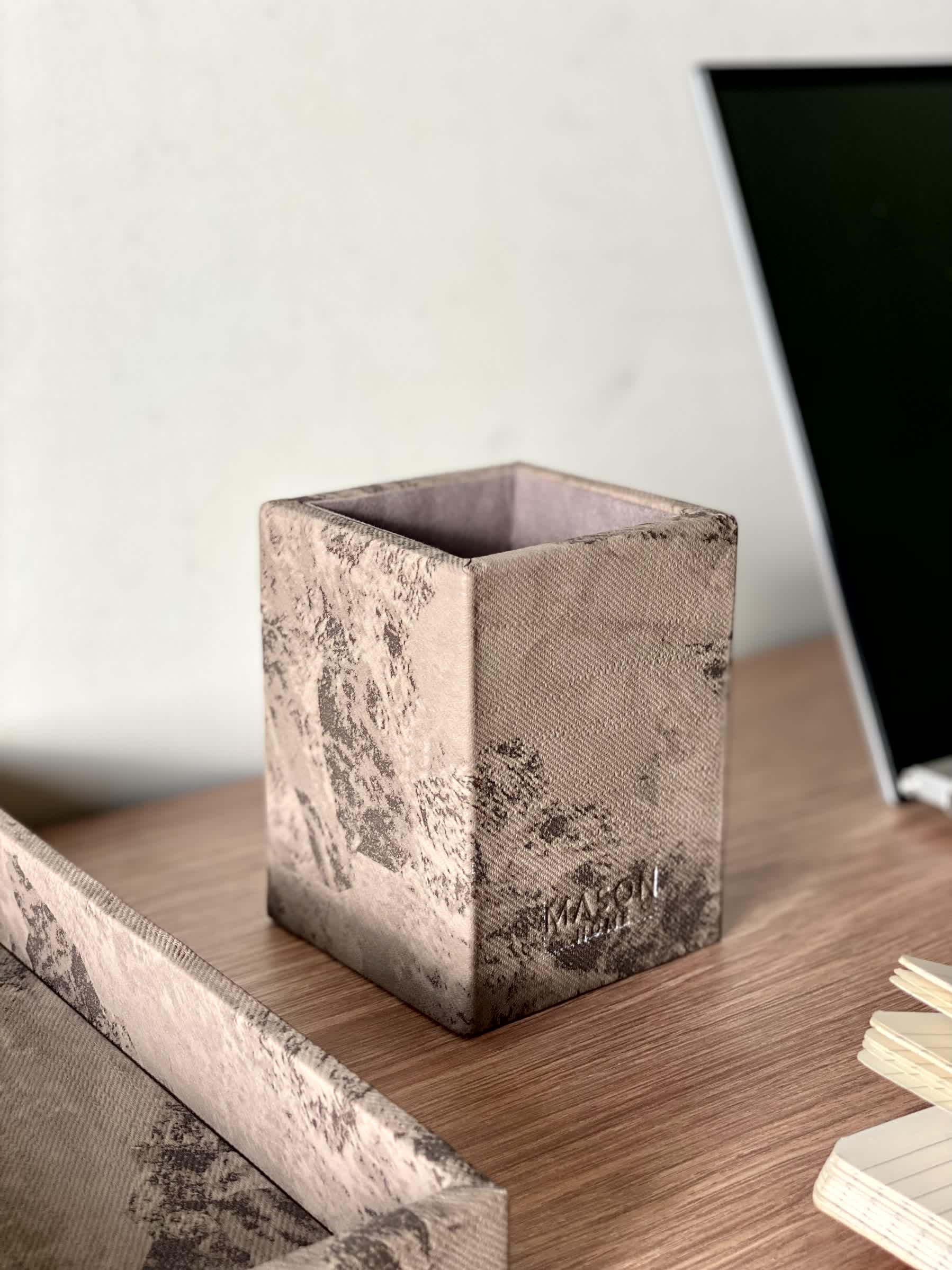 Indo Mocha Pen And Tray Set