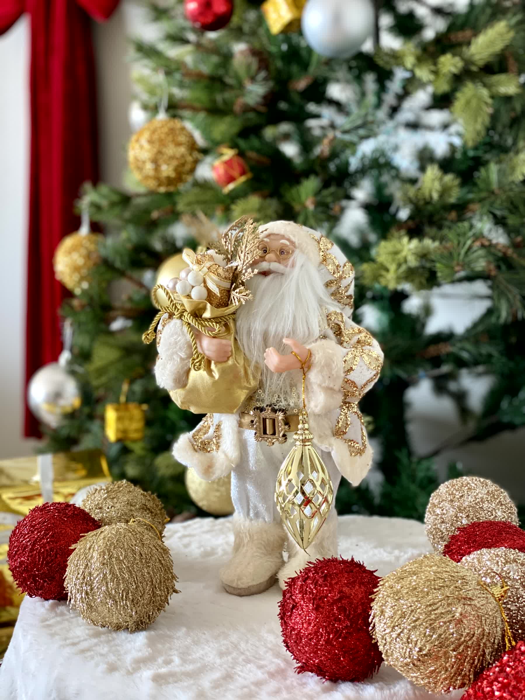 Christmas Cheerful Santa Claus - 1 Feet (White and Gold)