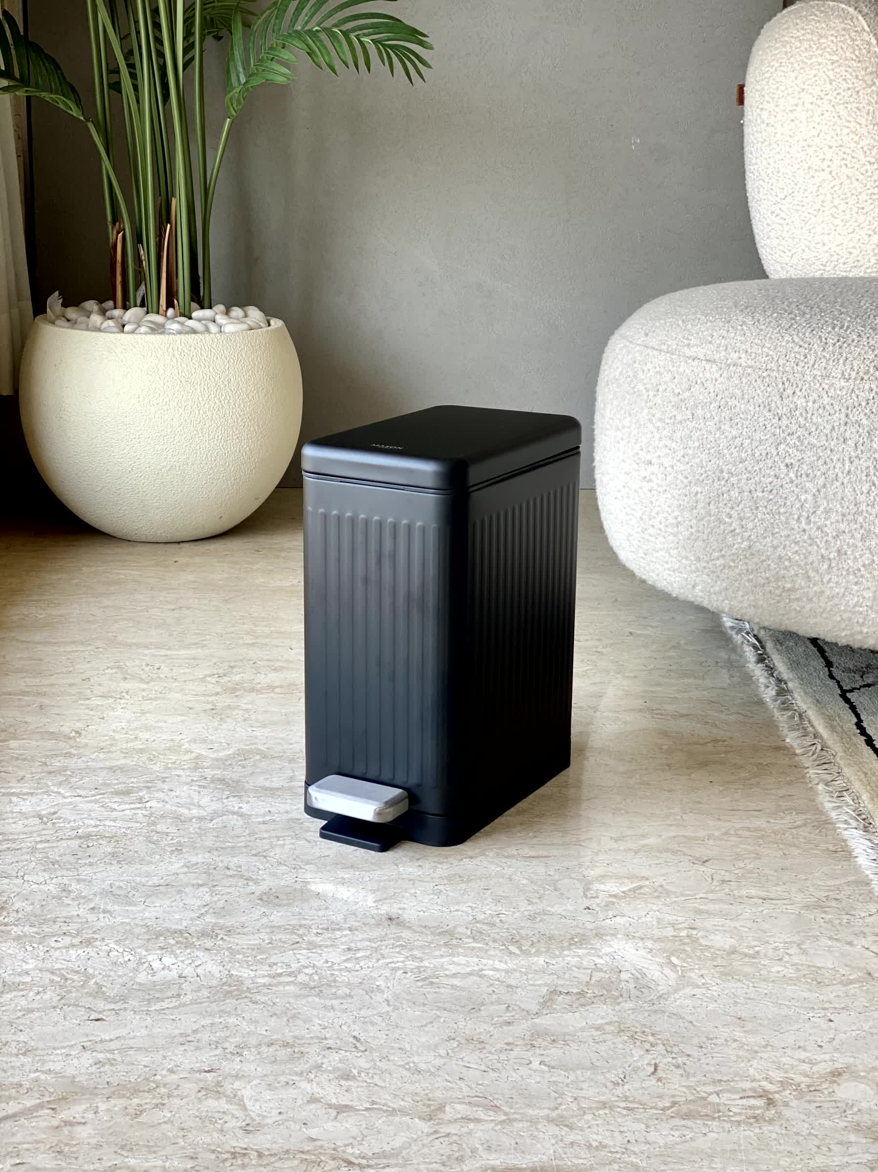 Verve Metallic Dustbin - Black (10L)
