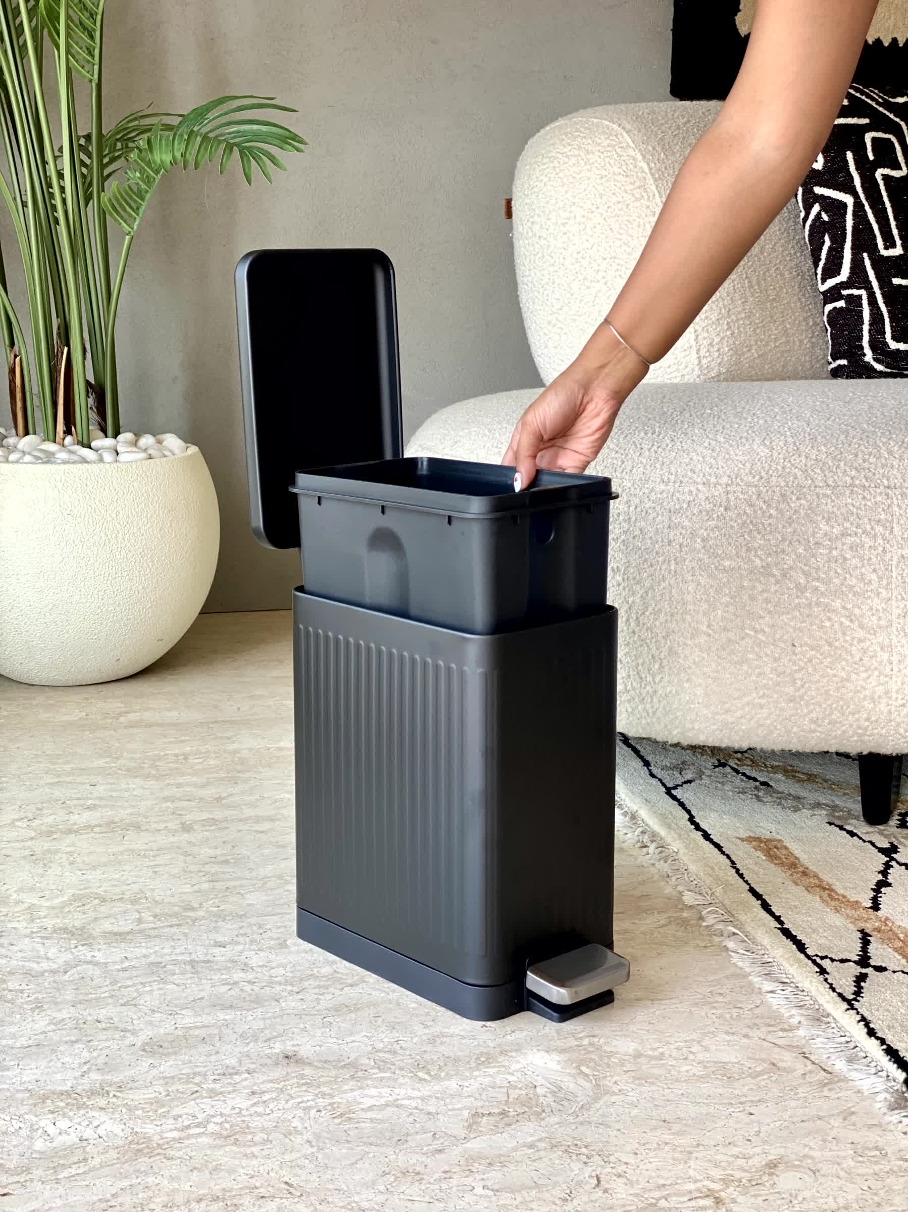 Verve Metallic Dustbin - Black (10L)