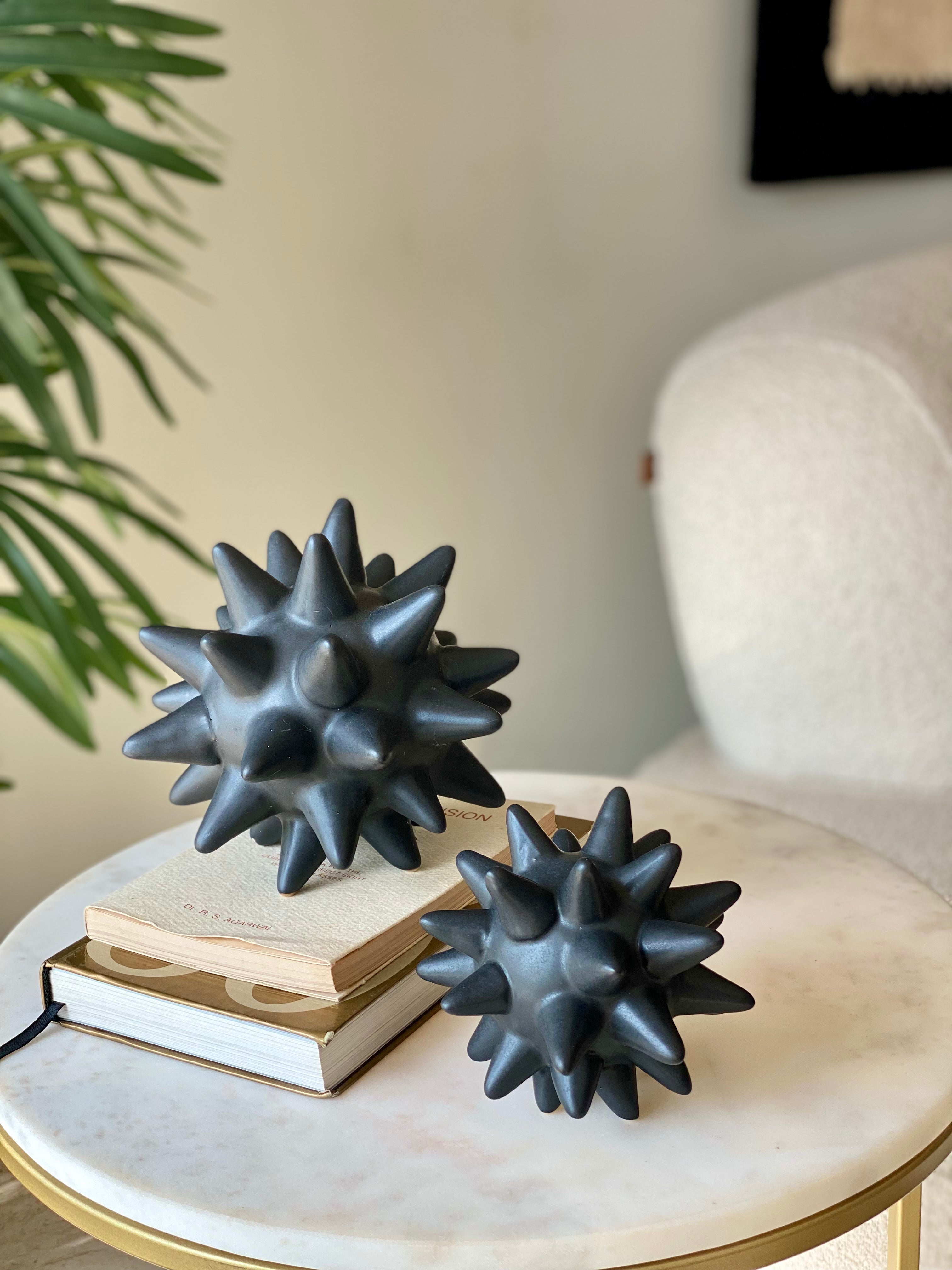 Black Spike Ball Artefact - Medium