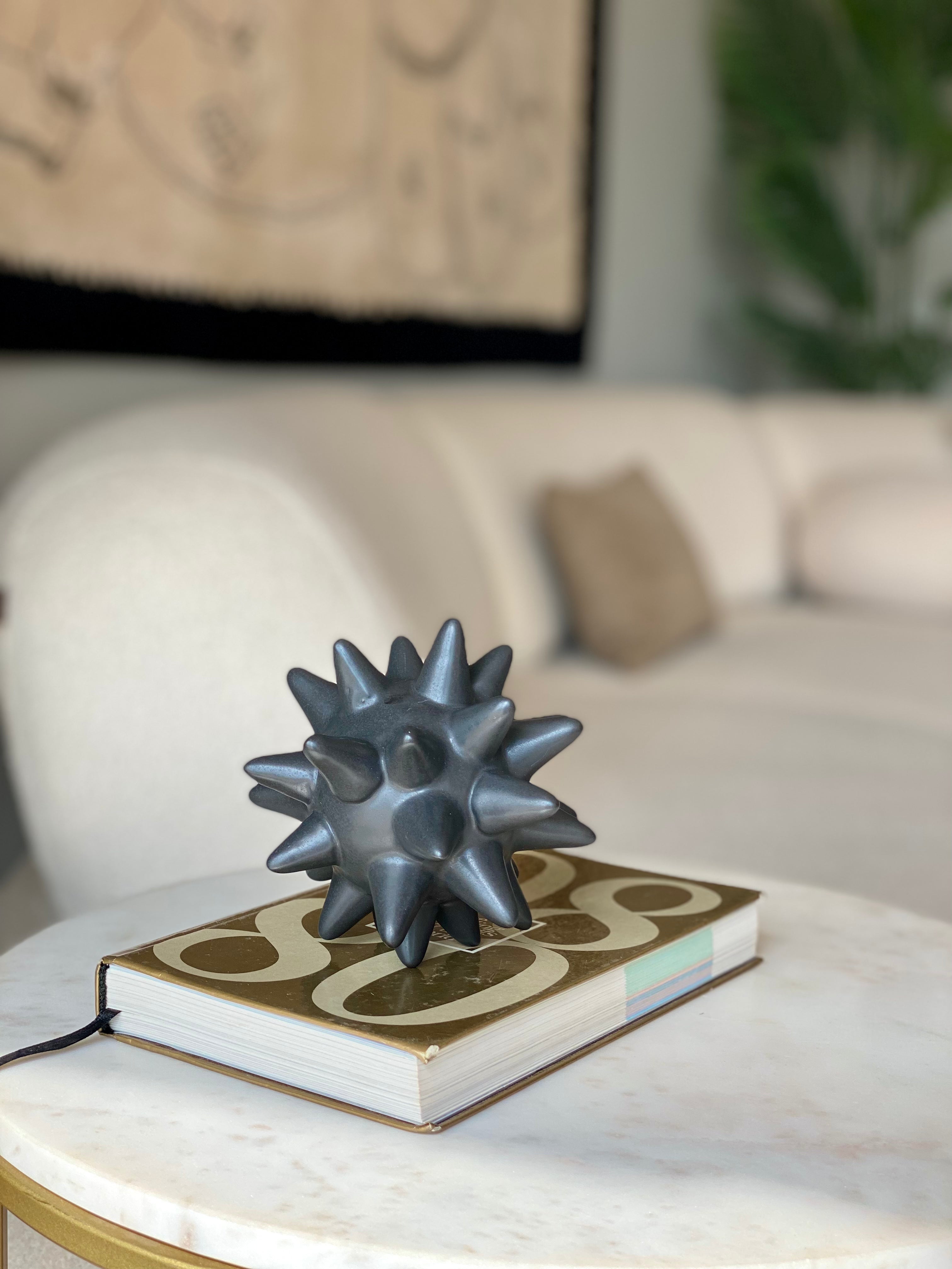 Black Spike Ball Artefact - Medium
