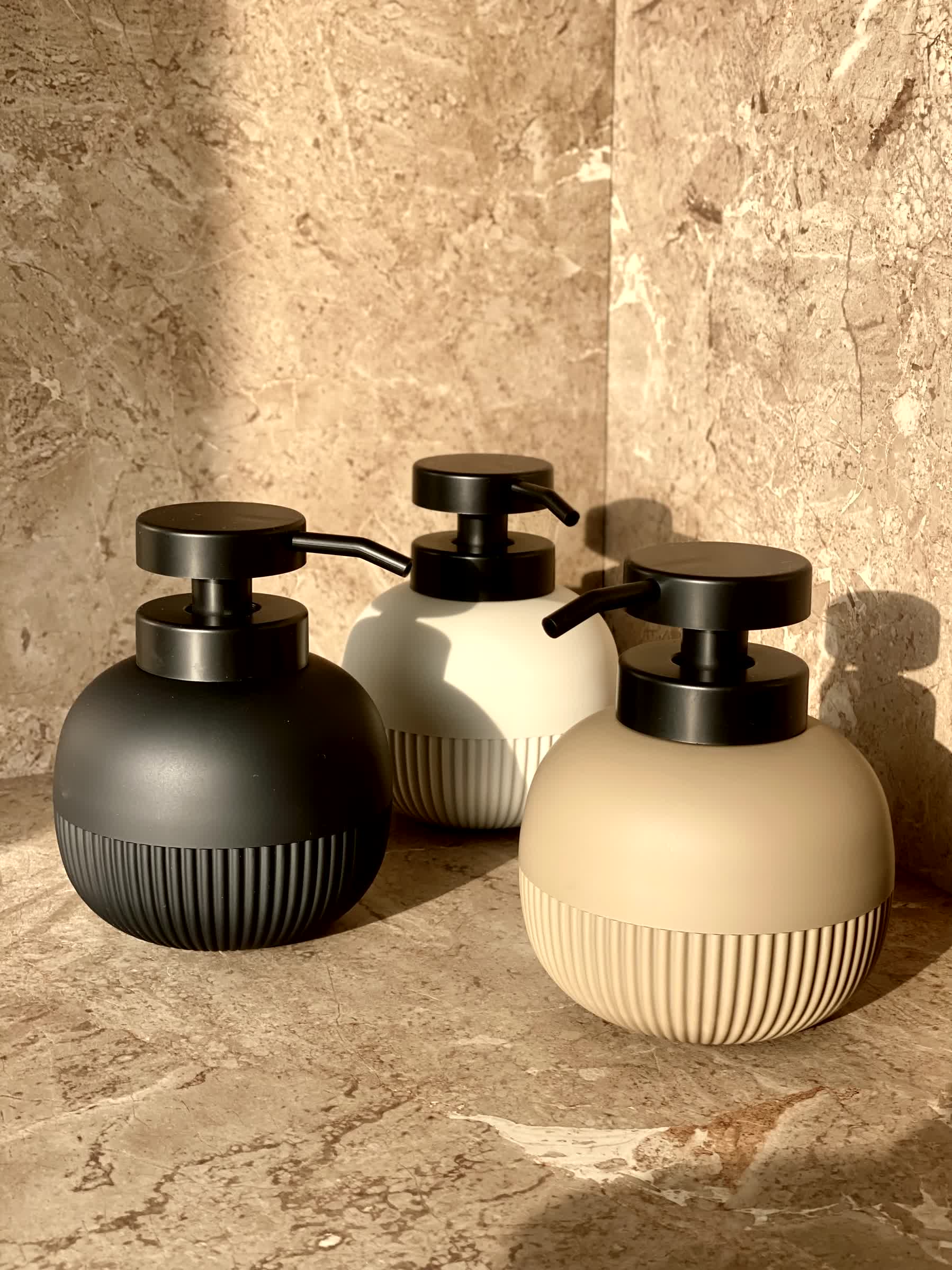 Chaton Round Bathroom Dispenser - Black