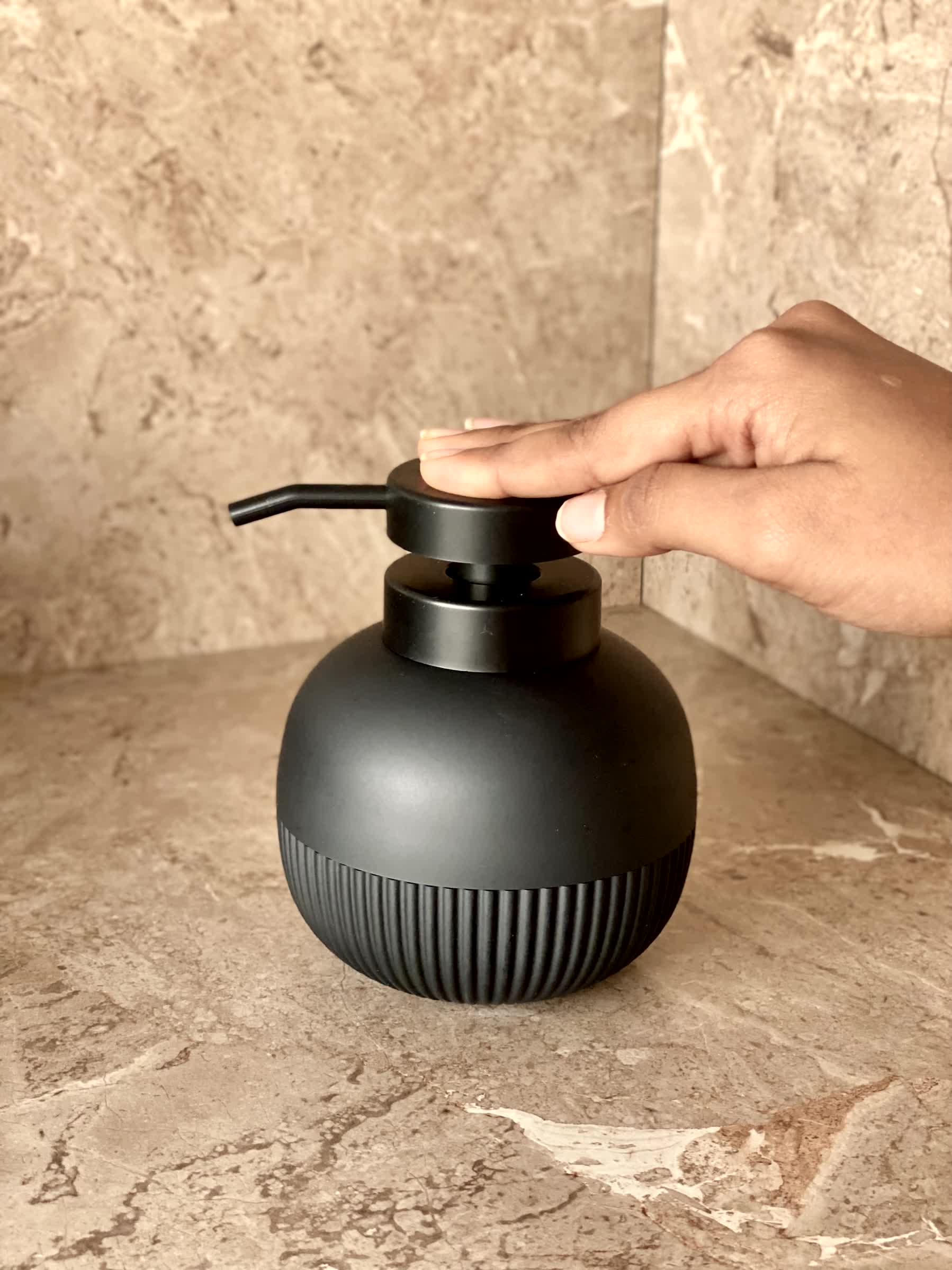 Chaton Round Bathroom Dispenser - Black