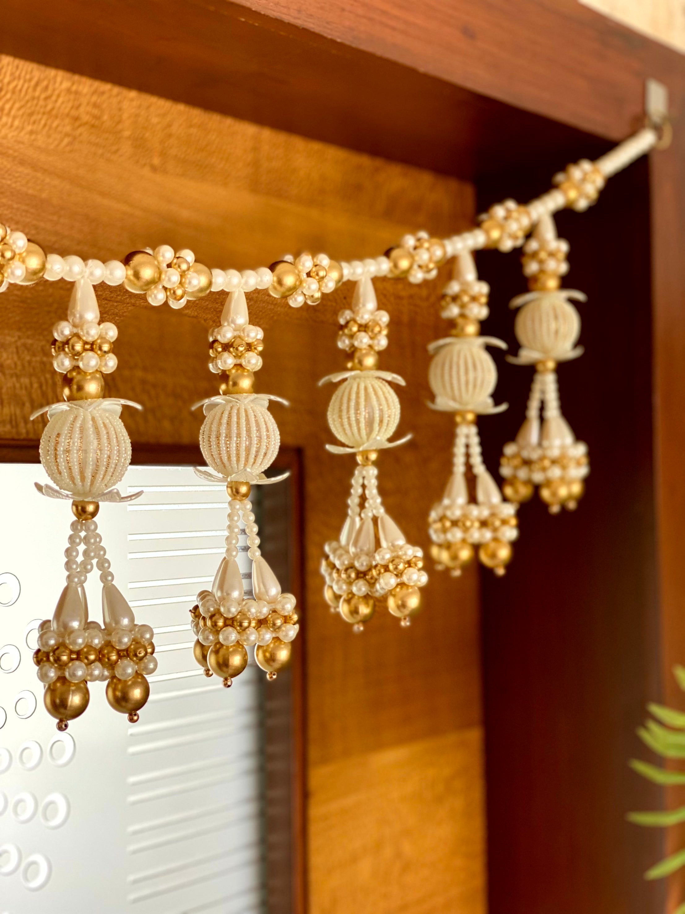 Festive Classic White & Gold Toran