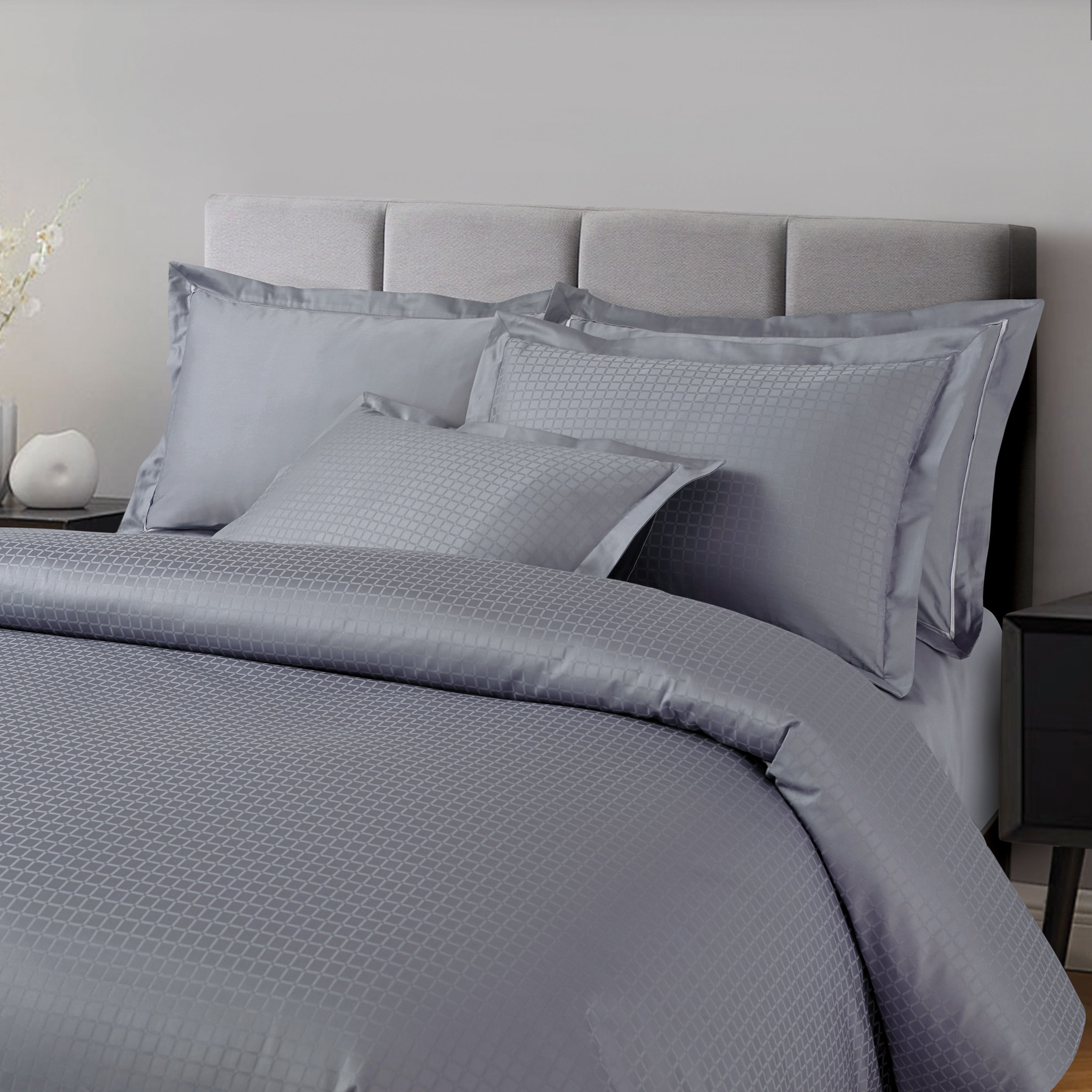 Jacquard Duvet Cover Set with King Size Bedsheet and 4 Pillow Covers-Grey