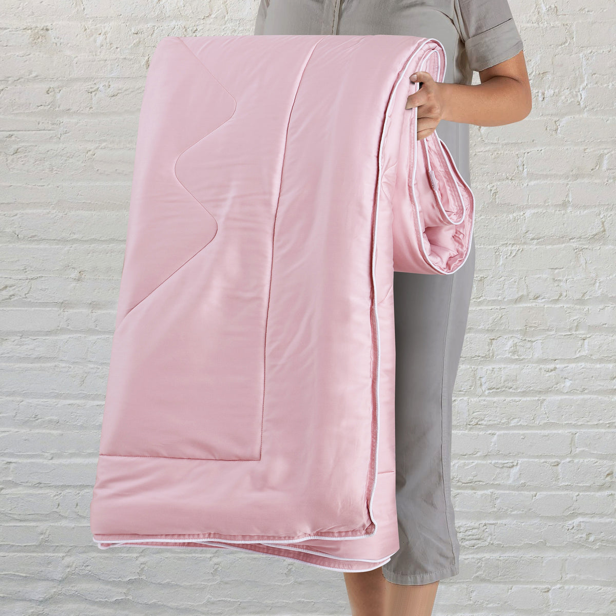 Luxe Single Bed Size Bamboo Comforter-Pink