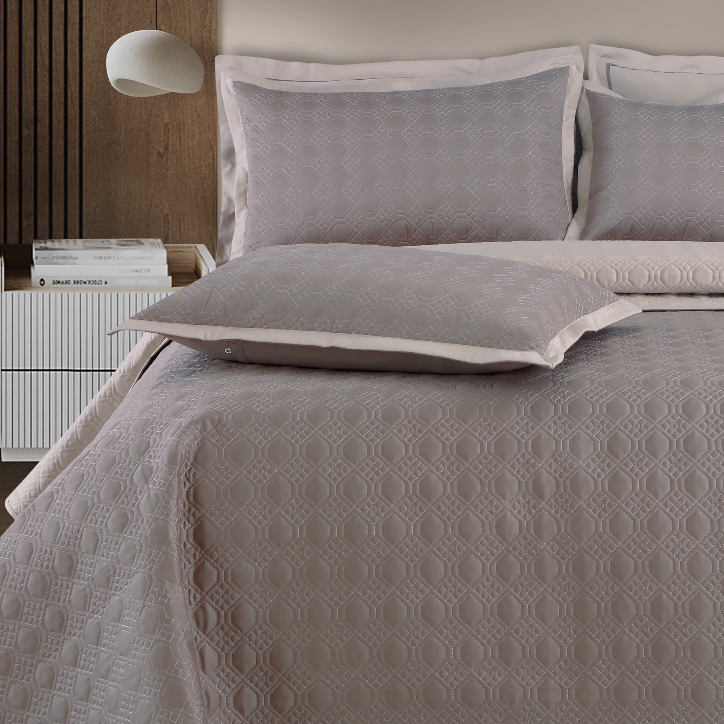 Luxe Bedspread Bedding Set - Taupe & Beige