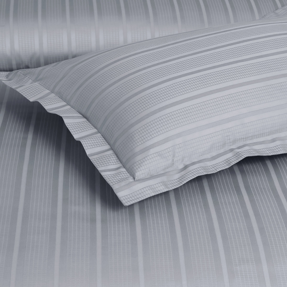 Jacquard King Size Bedsheet with 2 Pillow Covers-Silver Grey
