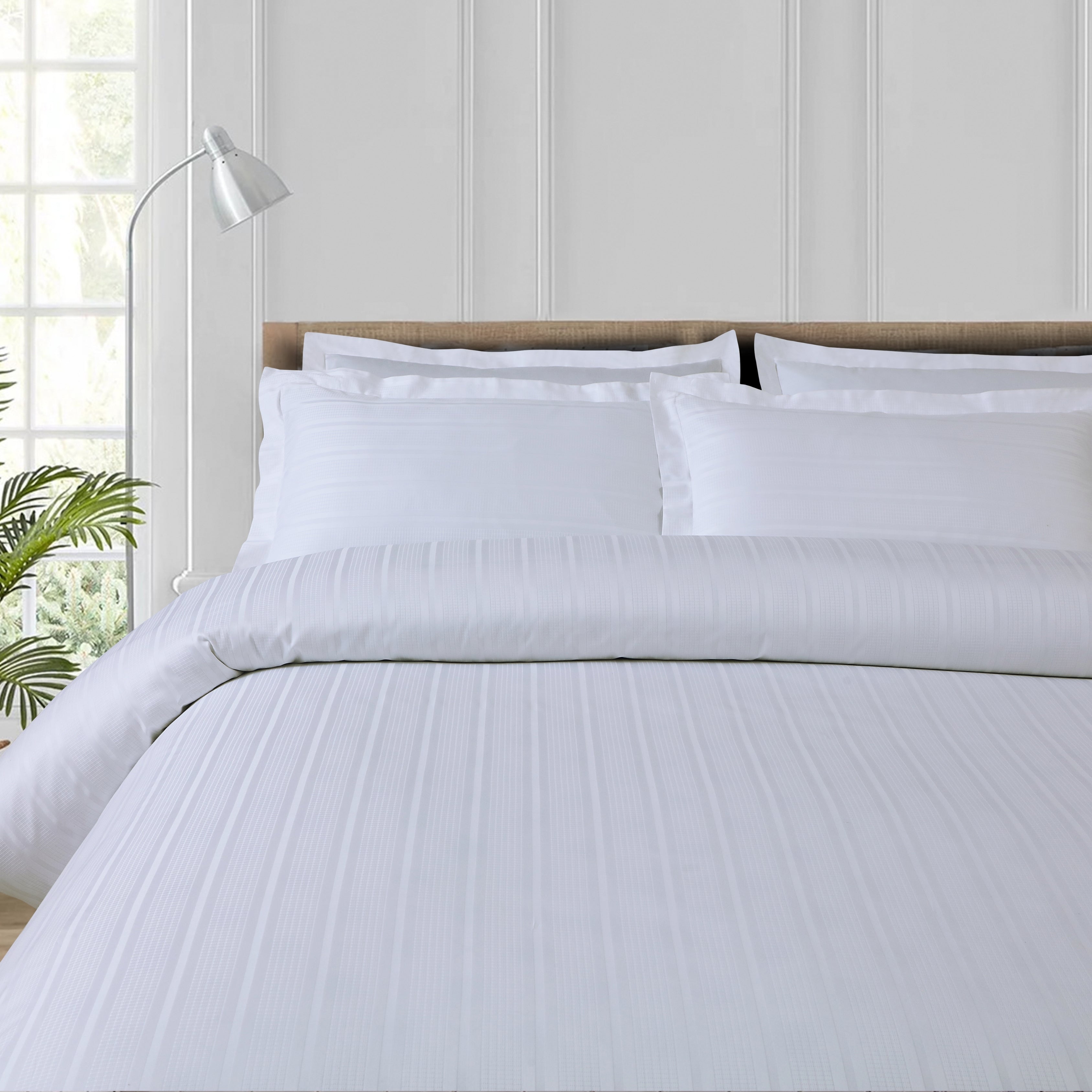 Jacquard Duvet Cover Set with King Size Bedsheet and 4 Pillow Covers-White
