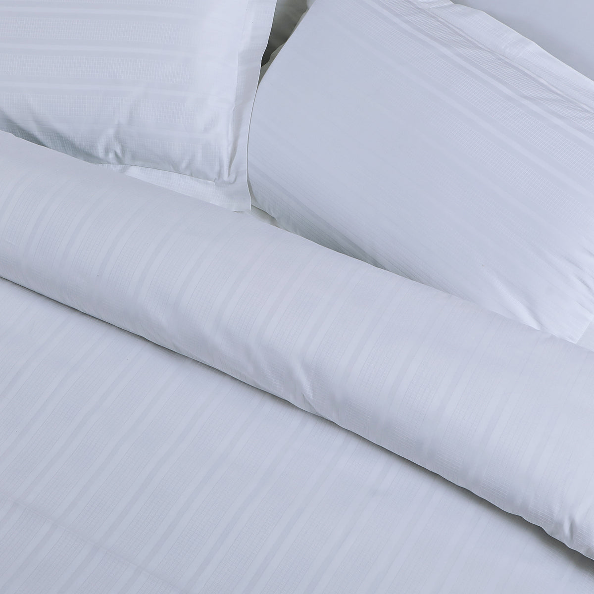 Jacquard King Size Bedsheet with 2 Pillow Covers-White