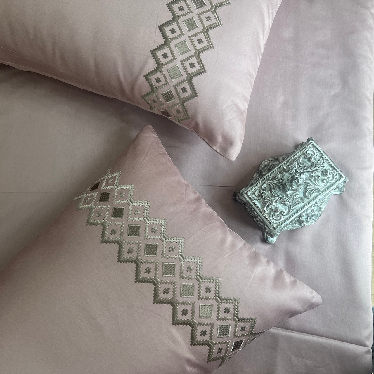 Diandra Old Rose Bedsheet Set