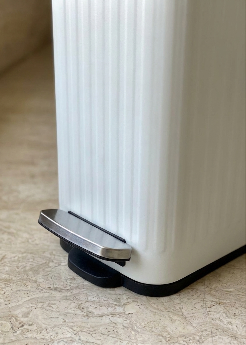 Verve Metallic Dustbin - White (6L)