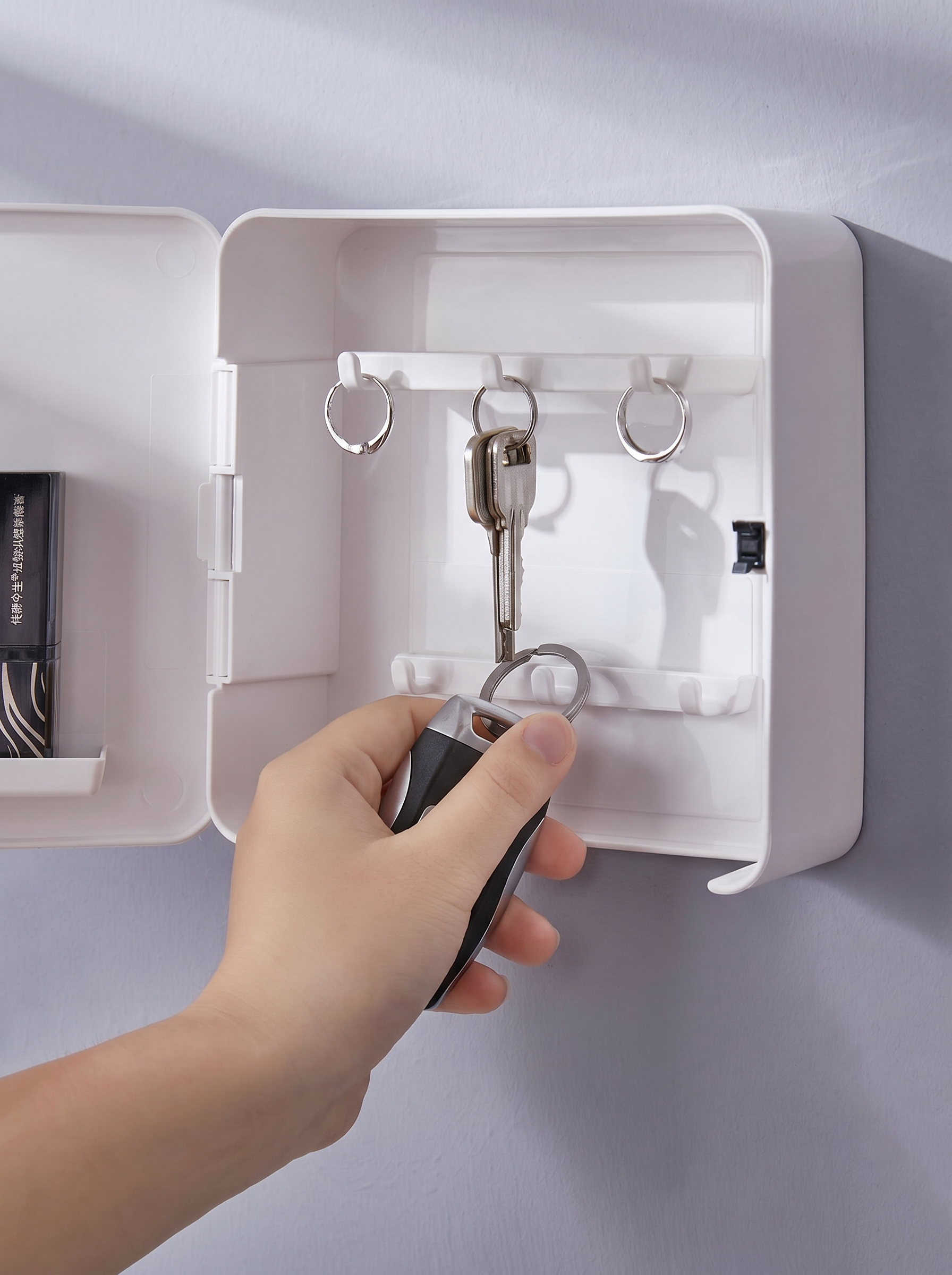 Closed Key Rack - White