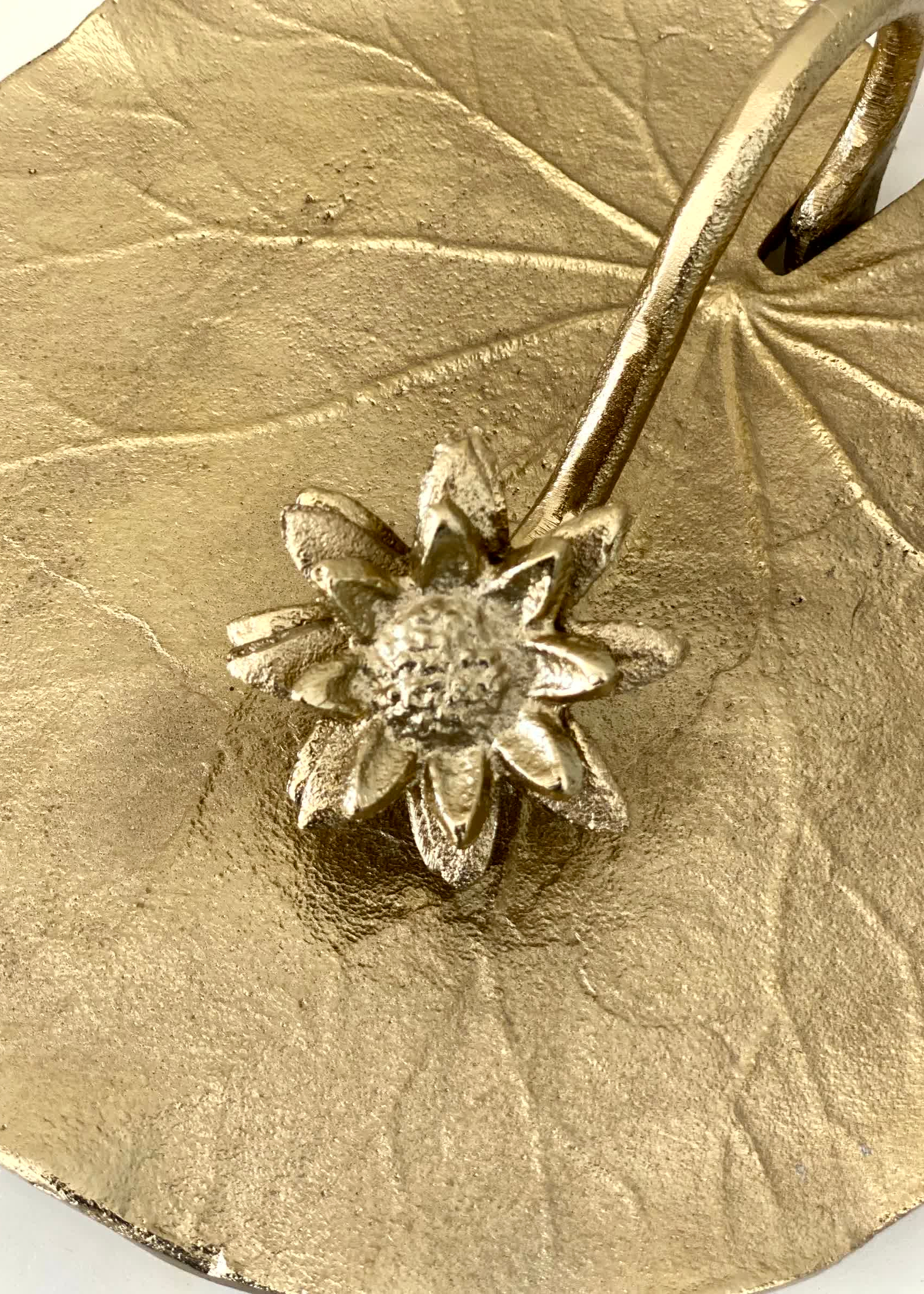 Lotus Bloom Gold Tissue Holder