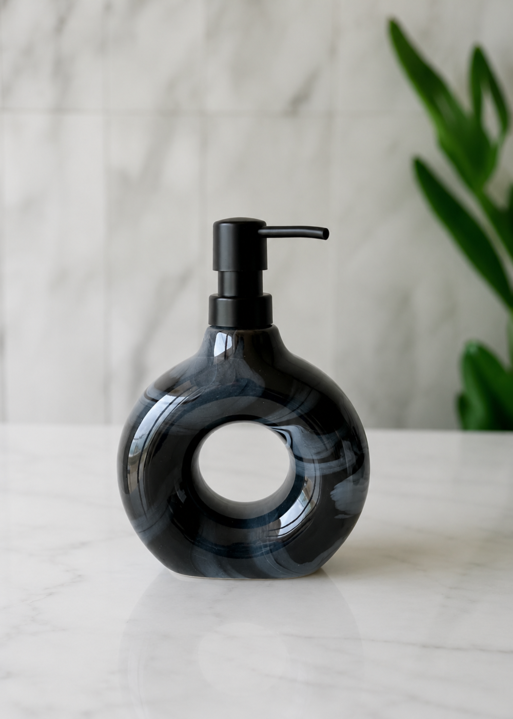 Swirl Bathroom Set – Black (Set of 3)