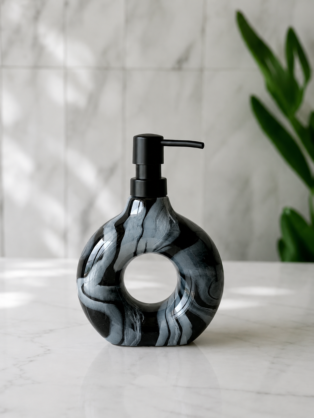 Swirl Bathroom Set – Black (Set of 3)