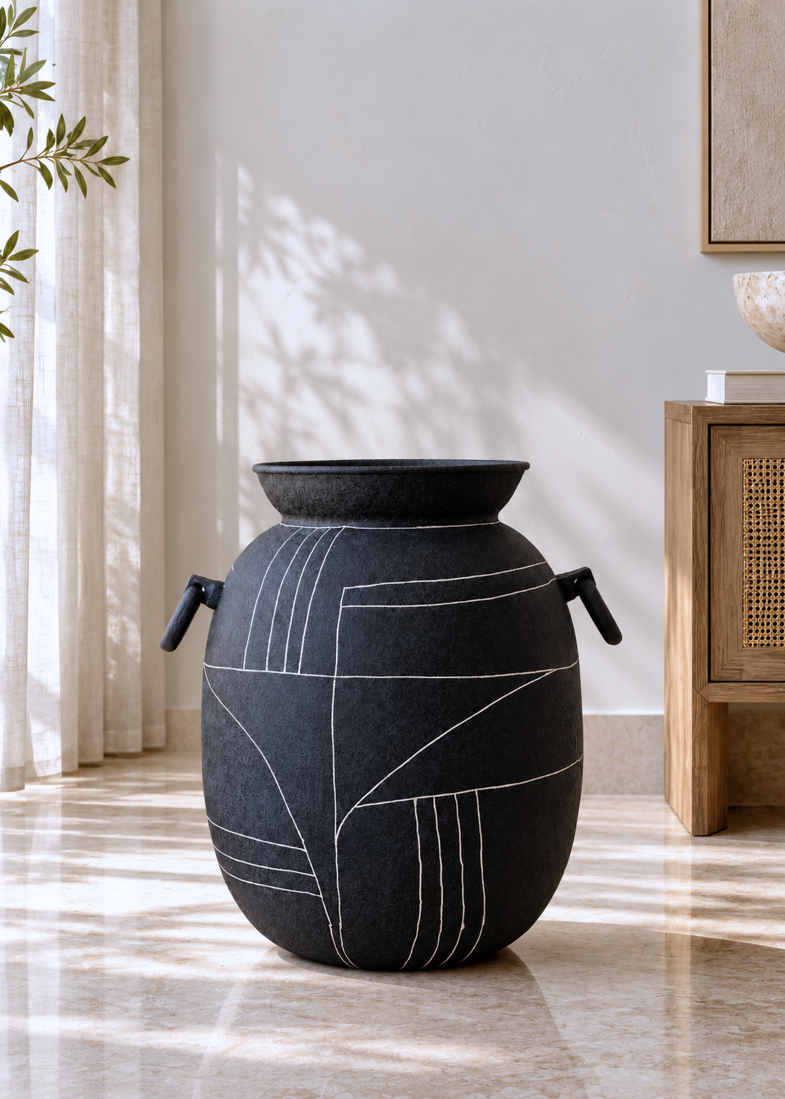Dune Obsidian Urna Planter