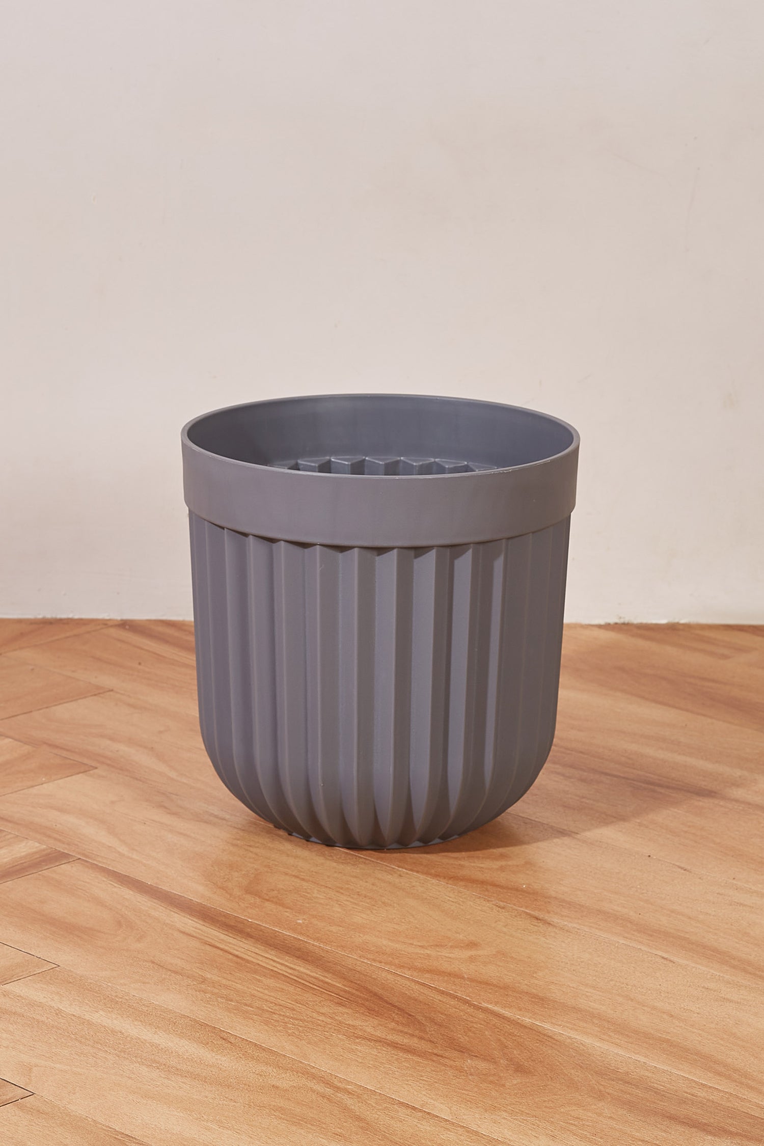 Ruffle Planter Medium - Grey