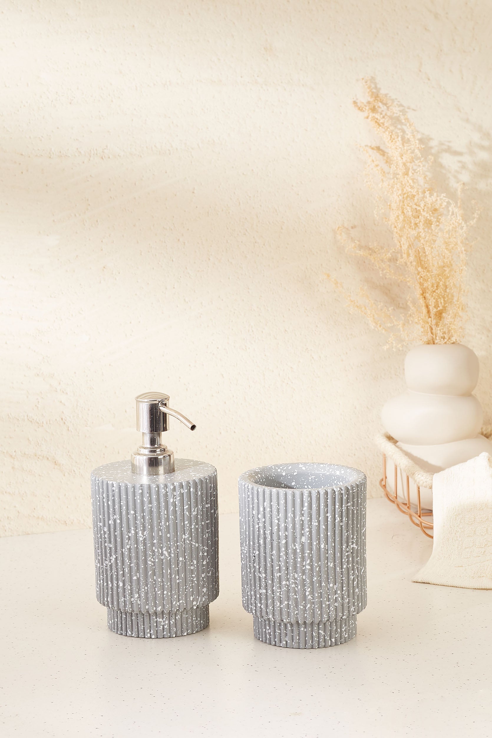 Nordic Grey Ribbed Speckled Bath Set