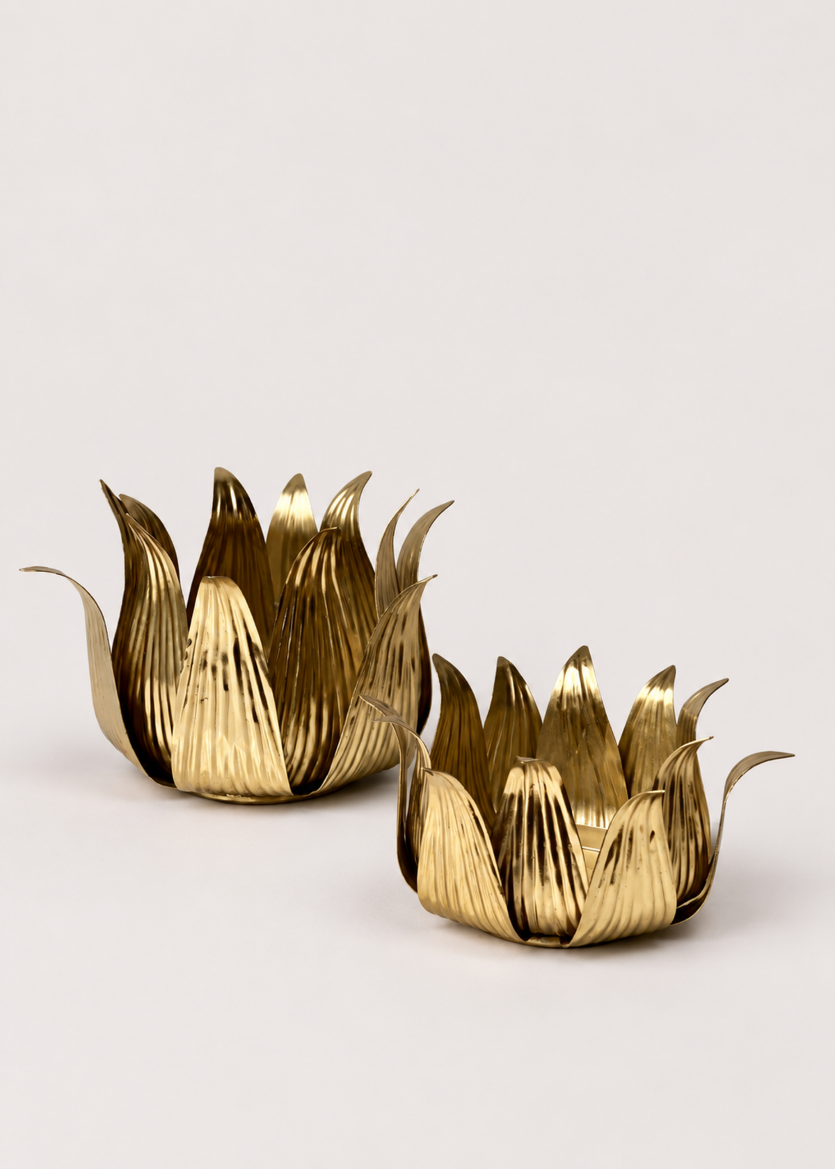 Fluted Lotus Tealight Holder (Large)