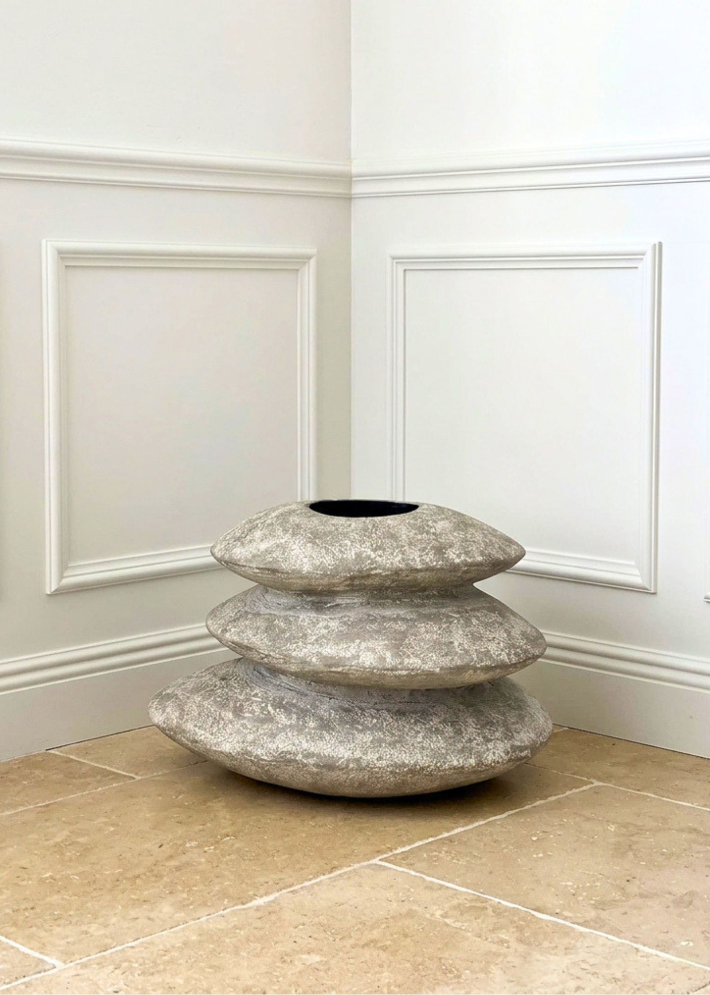 Veranda Pebble Planter - Rustic Ivory