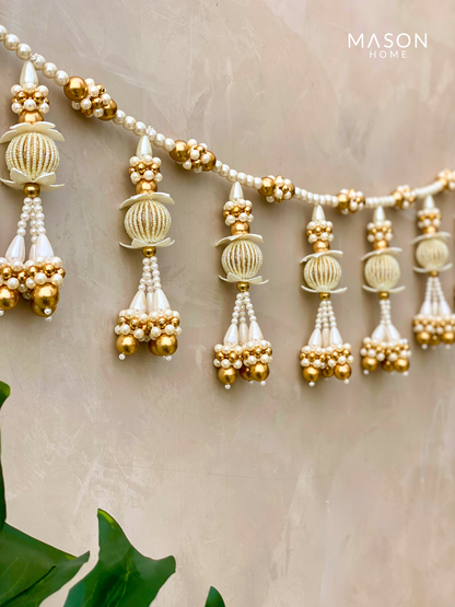 Festive Classic White &amp; Gold Toran