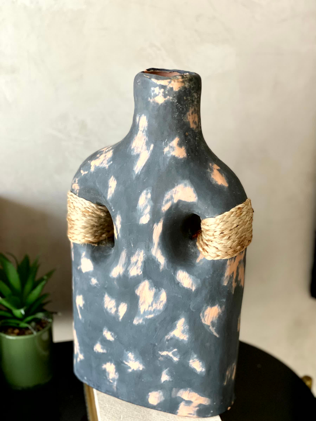 Kansho Abyss Vase