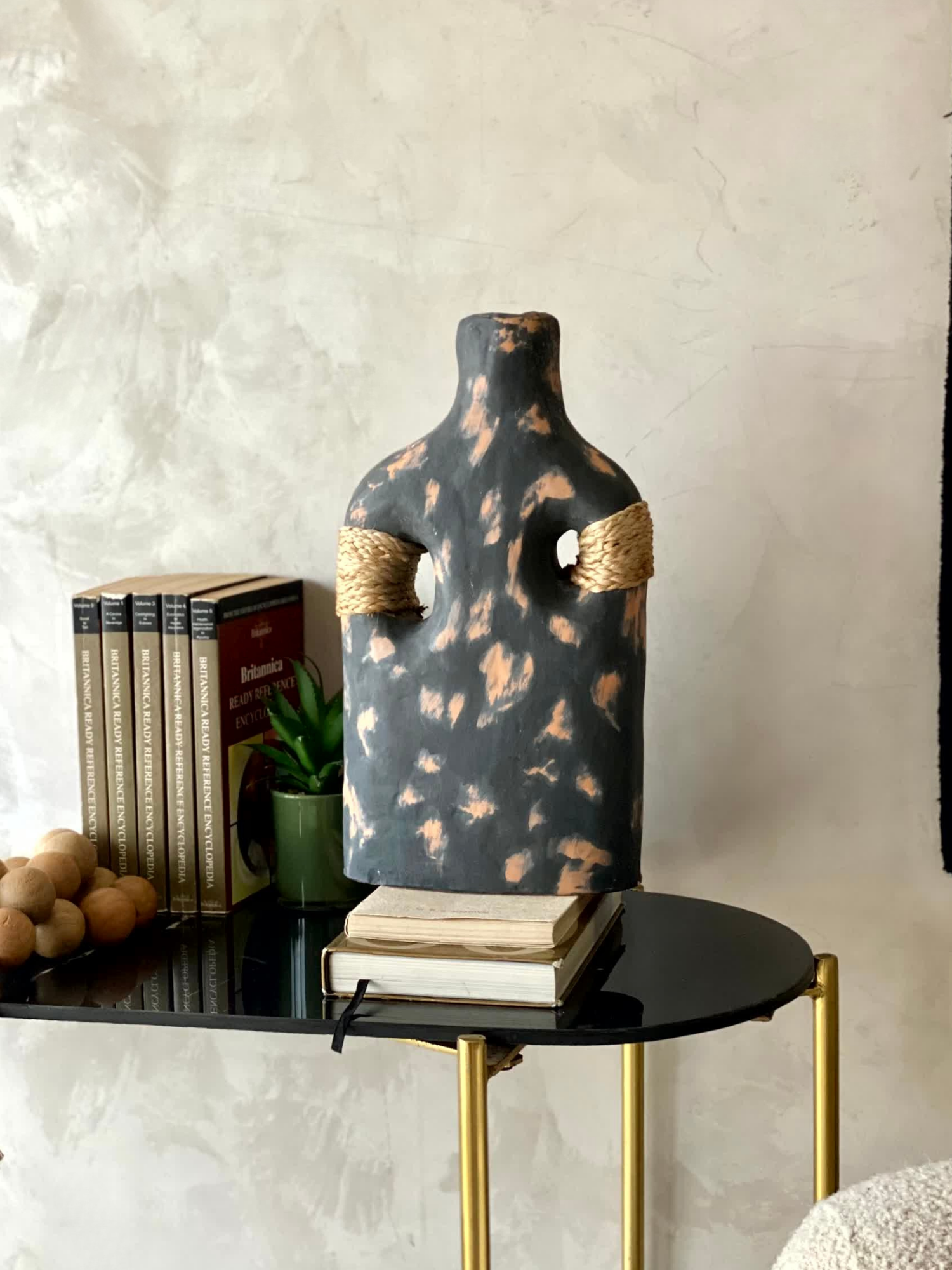 Kansho Abyss Vase
