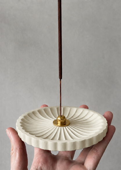 Umber Round Incense Holder - Ivory