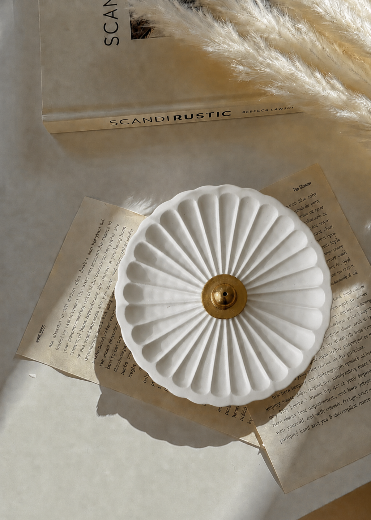 Umber Round Incense Holder - Ivory