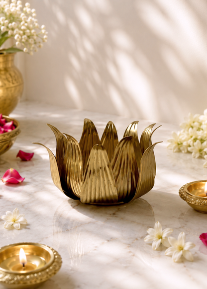 Fluted Lotus Tealight Holder (Small)
