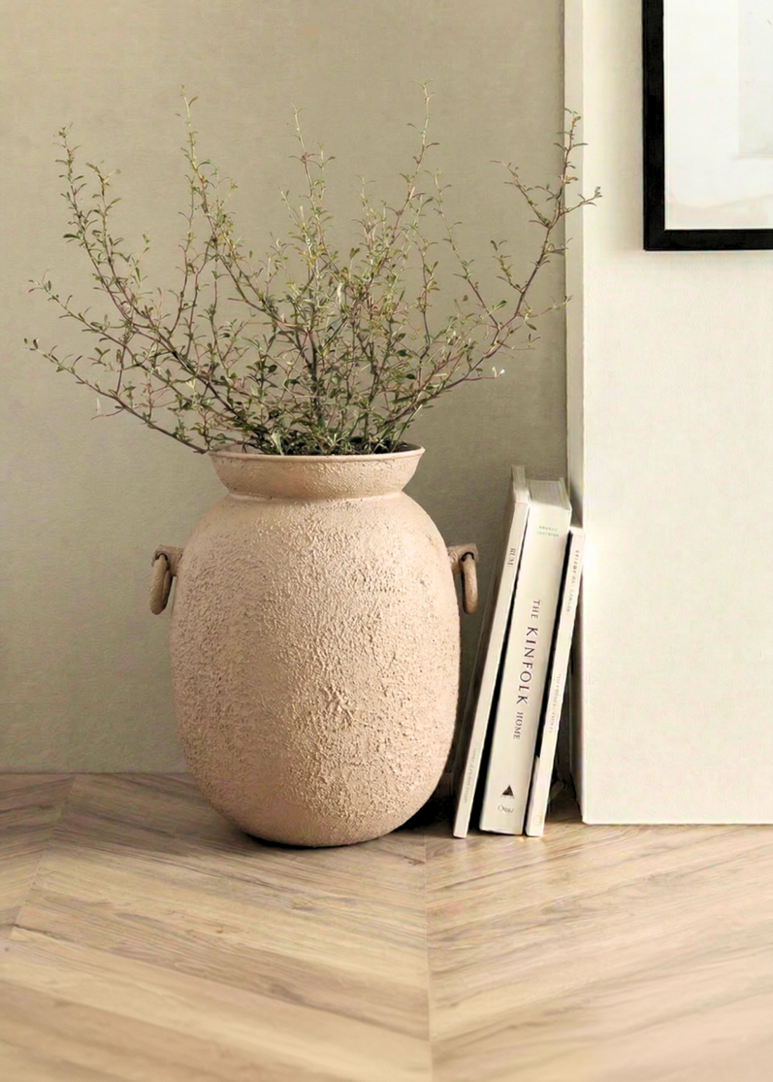 Claystone Urna Planter