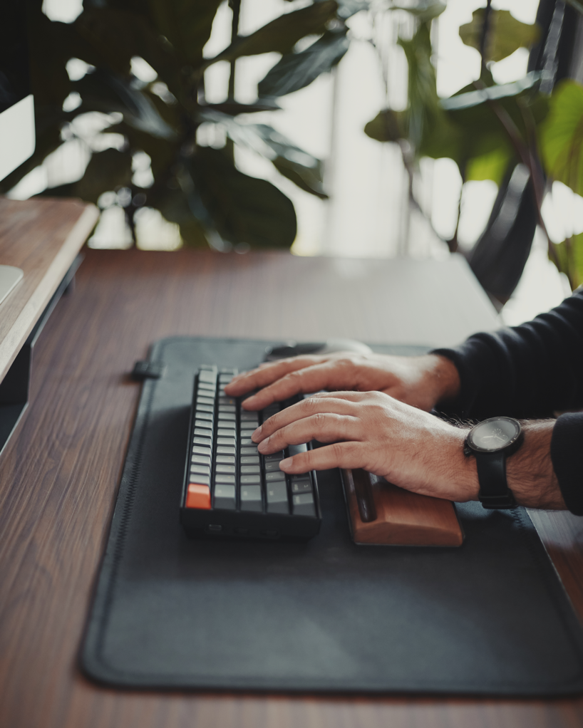 Ease Keyboard Palm Rest (Walnut)