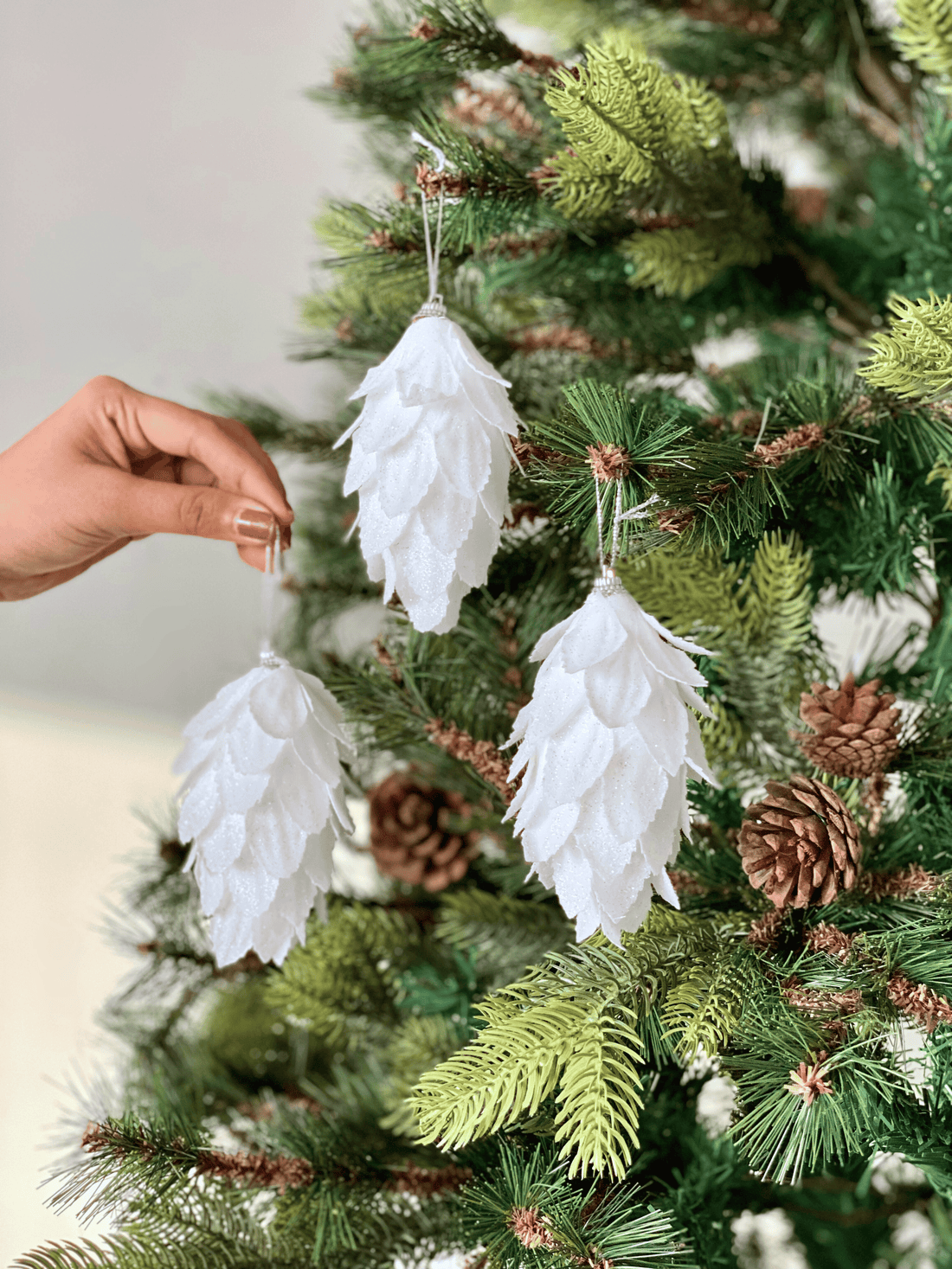 Christmas White Acorn - Set of 3