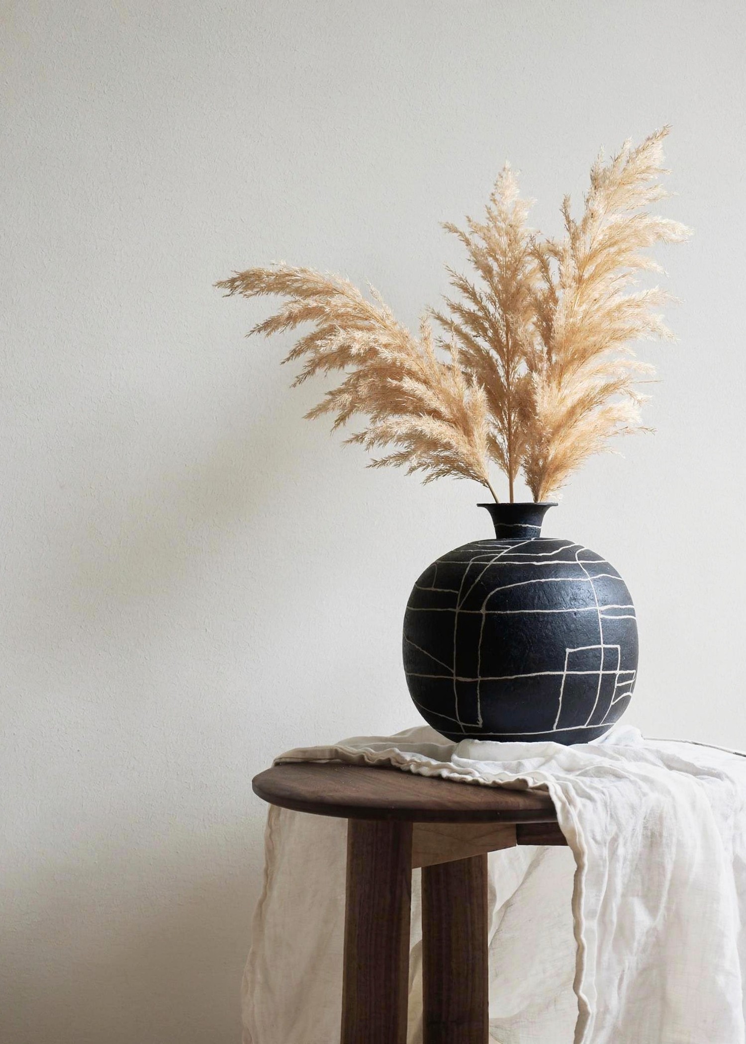 Dune Obsidian Vase - Black (Small)