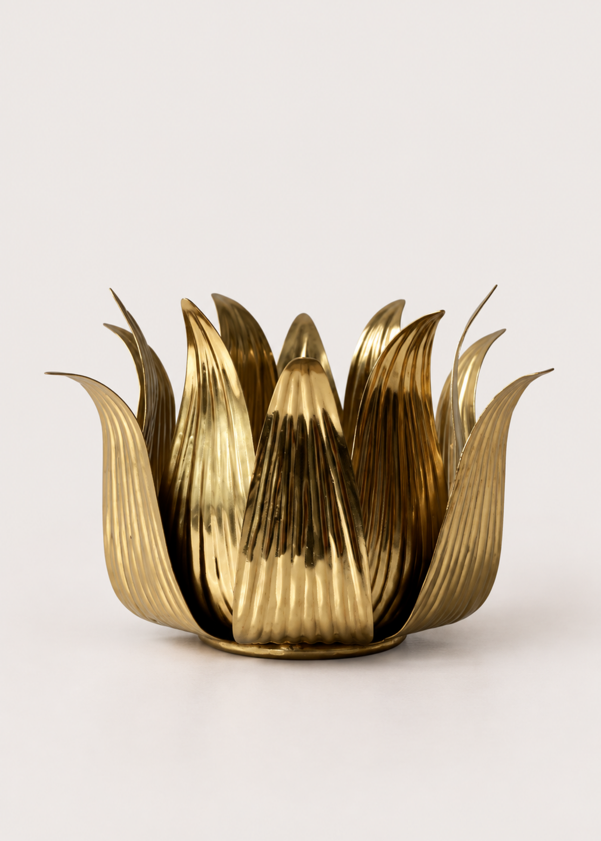 Fluted Lotus Tealight Holder (Large)