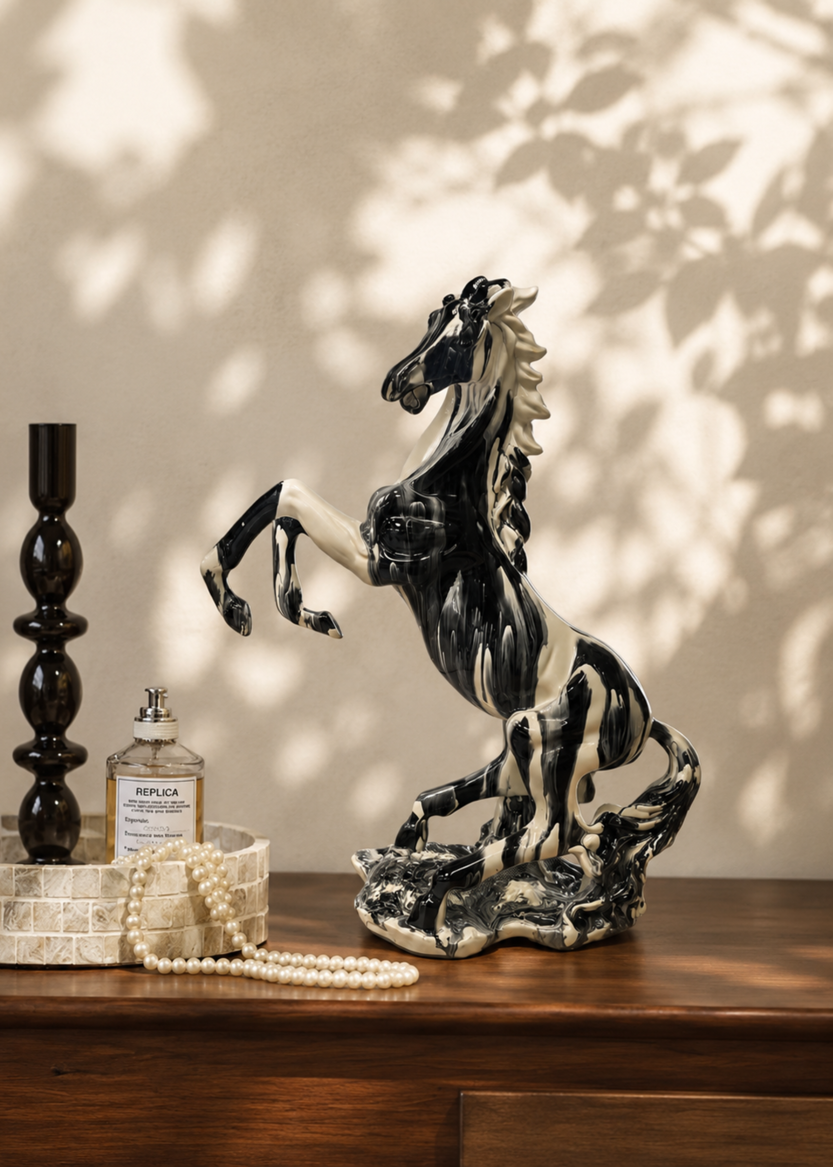 Kaleido Stallion Artefact - Black &amp; White
