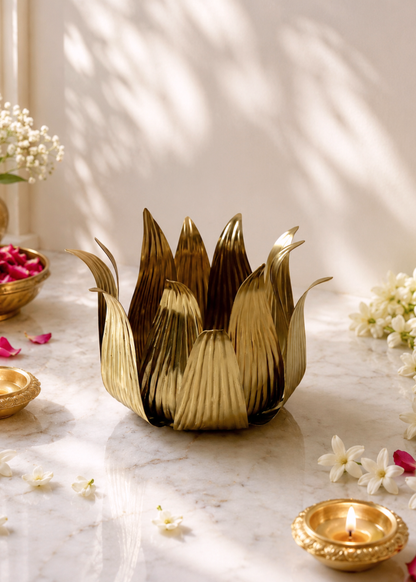Fluted Lotus Tealight Holder (Large)